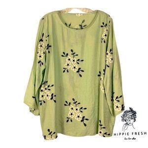 Kindred Anthropologie Peasant Top Green W Black & White Embroidered Flowers 3X